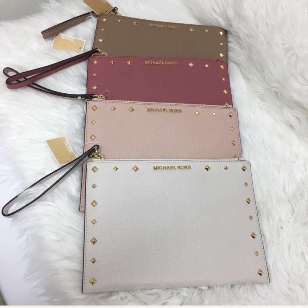 Last one ❗️Michael Kors clutch - Picture 5 of 8
